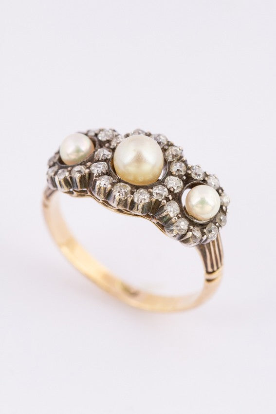 Antique gold entourage ring with cultured pearls and Bolshevik-cut diamonds