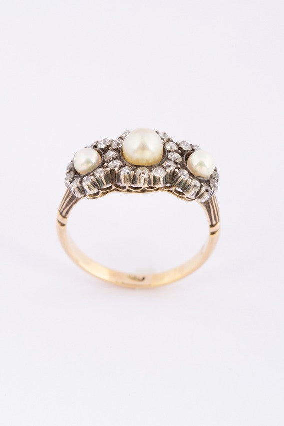 Antieke gouden entourage ring met cultivé parels en bolsjewiek geslepen briljanten