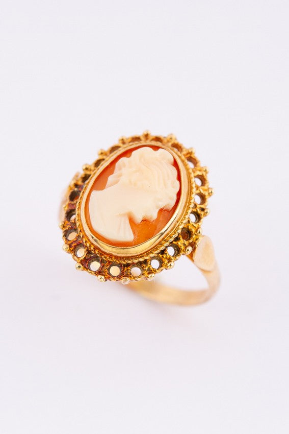 Gold ring with shell cameo