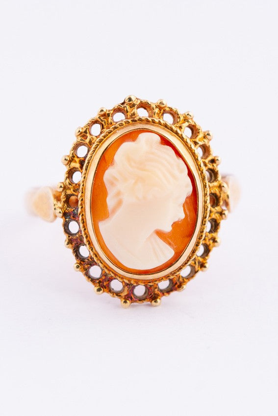 Gouden ring met schelp camée