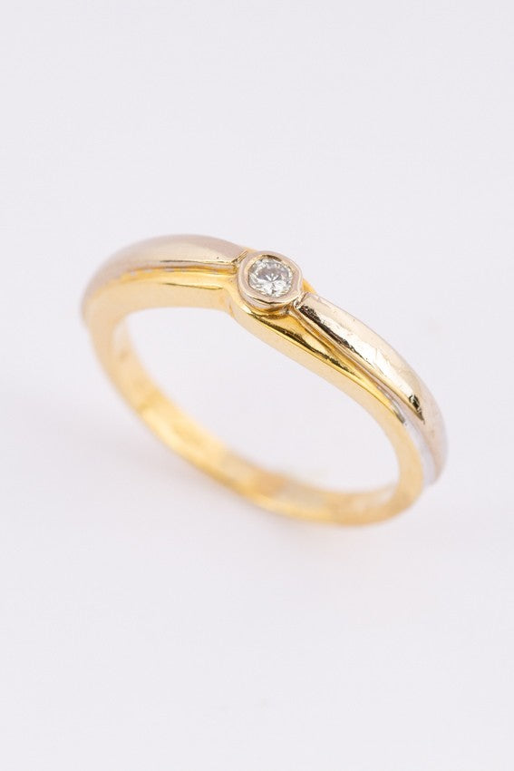 White/yellow gold ring with a brilliant