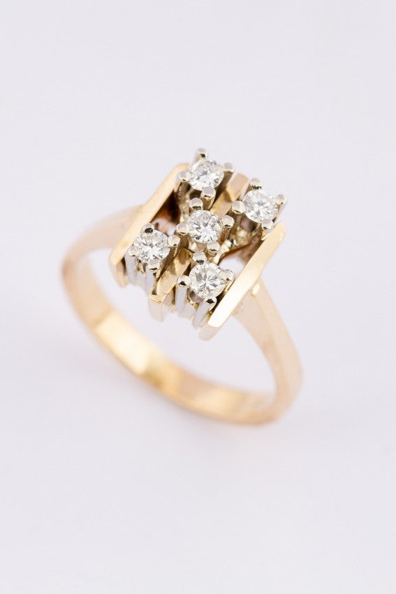 Gold ring with diamonds