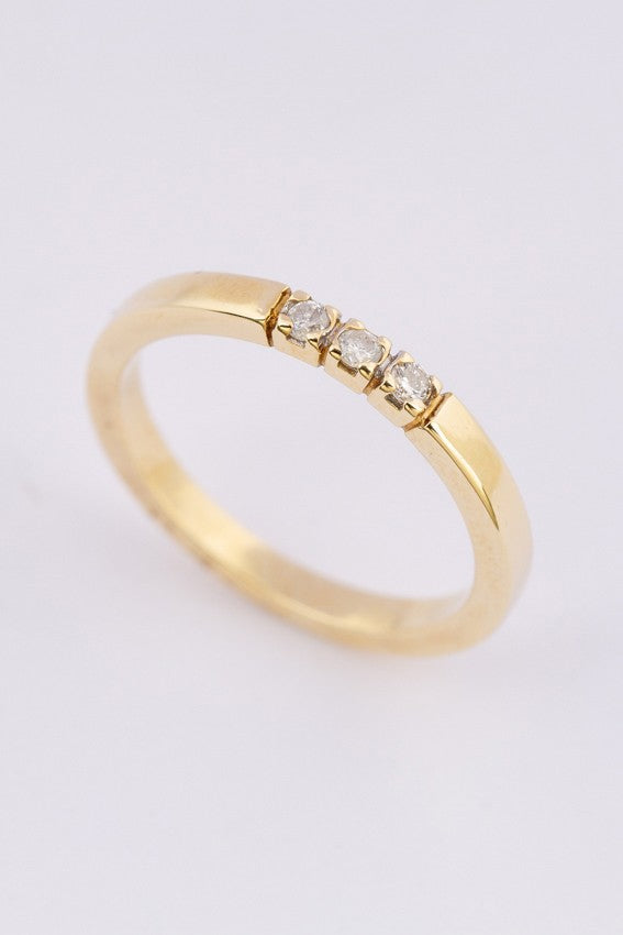 Gouden rijring met 3 briljanten