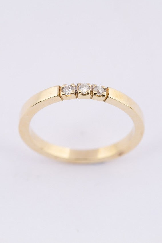Gouden rijring met 3 briljanten