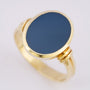 Gouden ring met blauw lagen steen