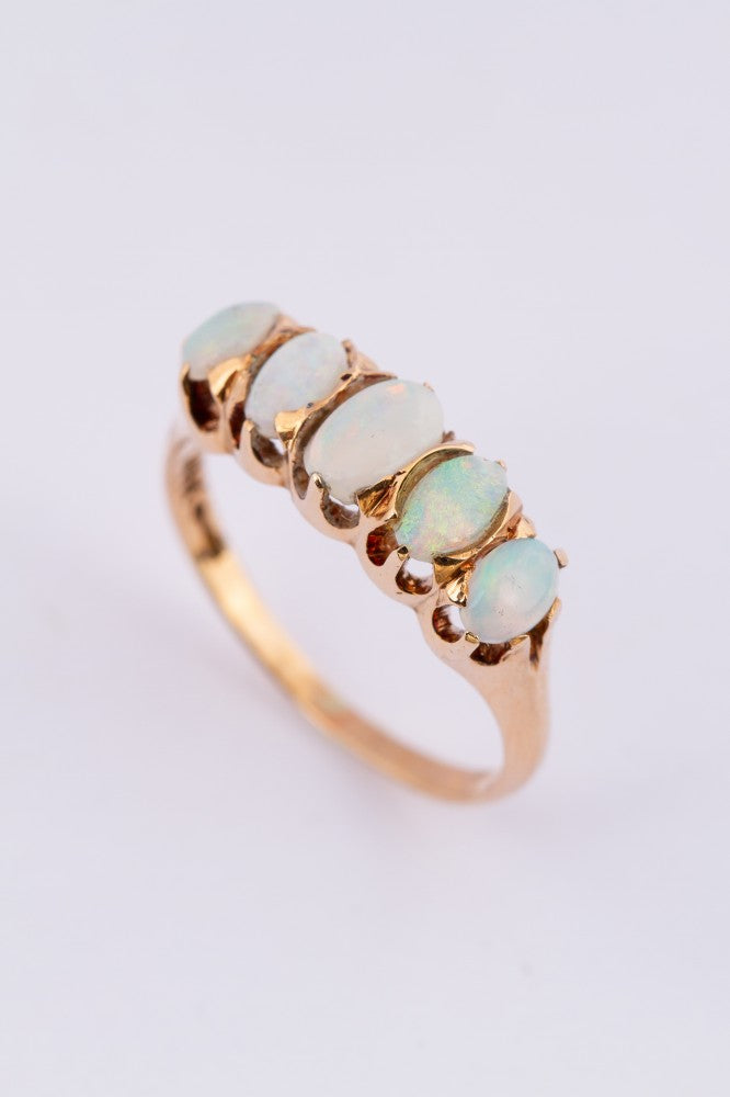 Victoriaanse ring met opaal