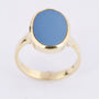 Gouden ring met blauw lagen steen