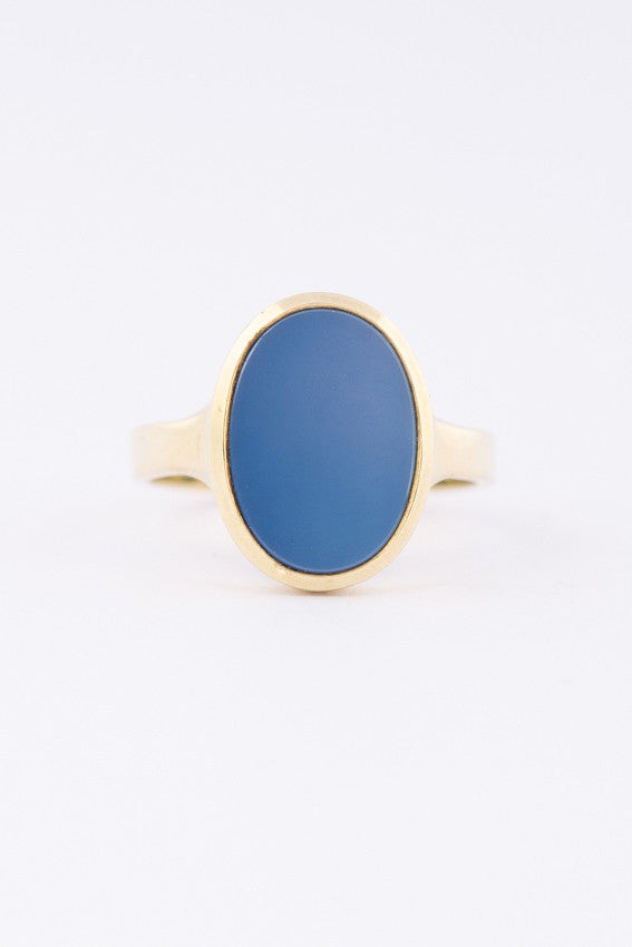 Gouden ring met blauw lagen steen