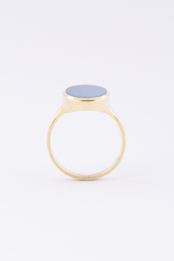 Gouden ring met blauw lagen steen