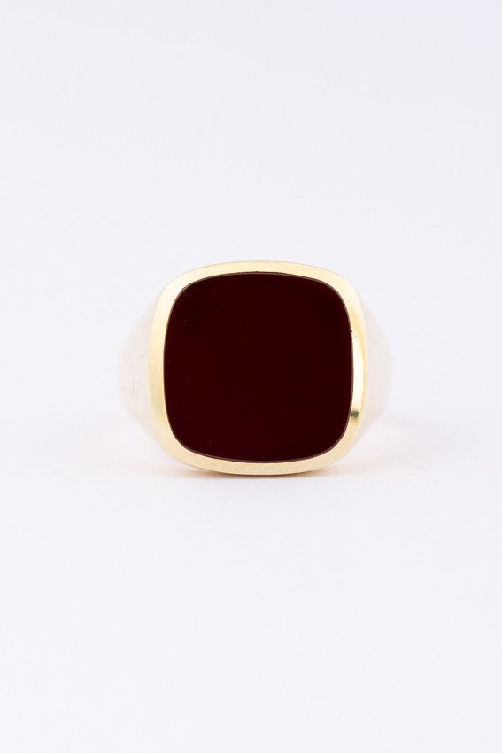 Gold men's ring with carnelian