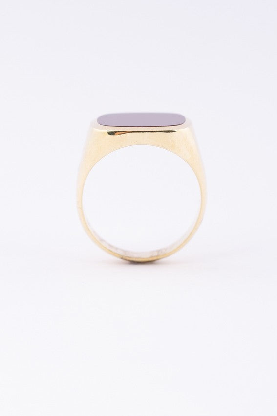 Gold men's ring with carnelian
