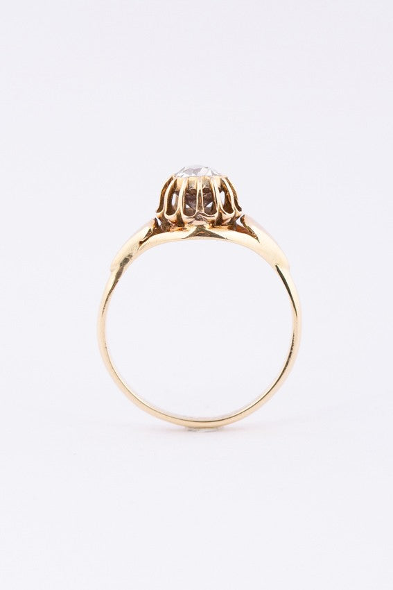 Antieke gouden ring met een roos geslepen diamant