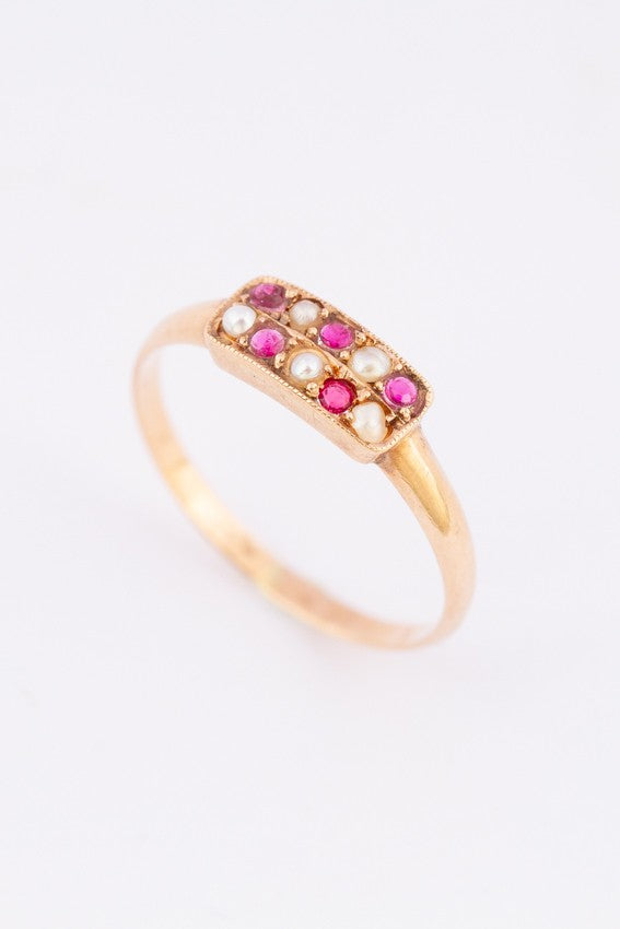 Antique gold ring with pearls and rubies