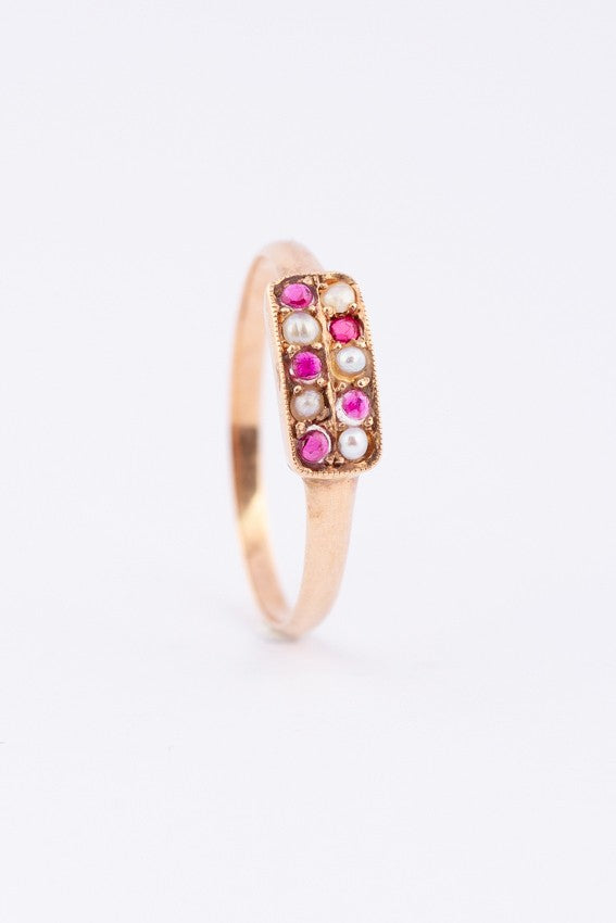 Antique gold ring with pearls and rubies