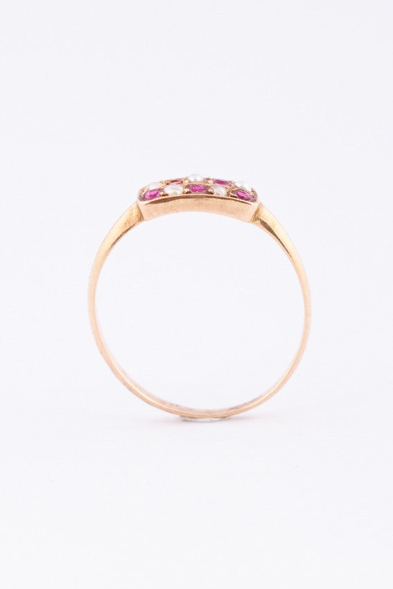 Antique gold ring with pearls and rubies