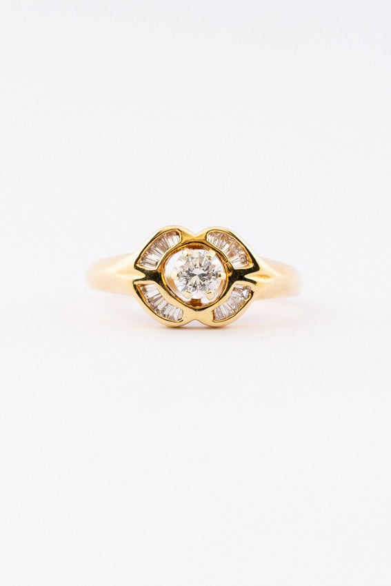 Gouden entourage ring met briljant en diamanten