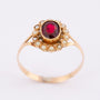 Antieke gouden entourage ring met parels en granaat