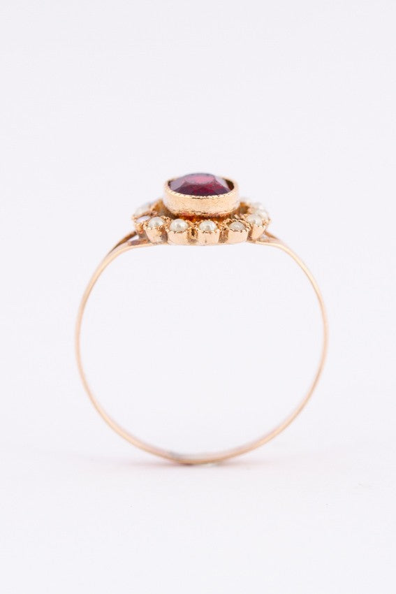 Antieke gouden entourage ring met parels en granaat