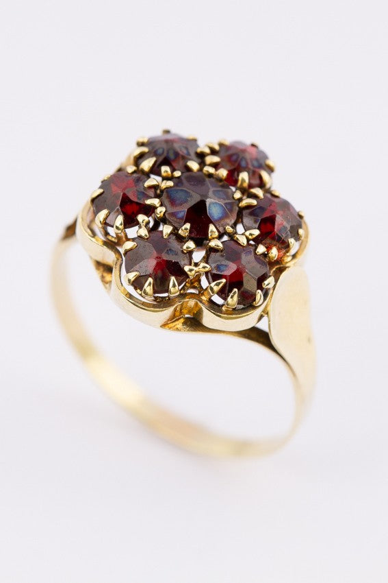 Gouden entourage ring met granaten