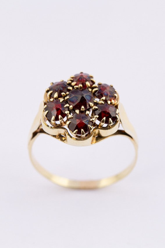 Gouden entourage ring met granaten