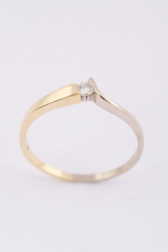 Wit/geel gouden slag ring met een briljant