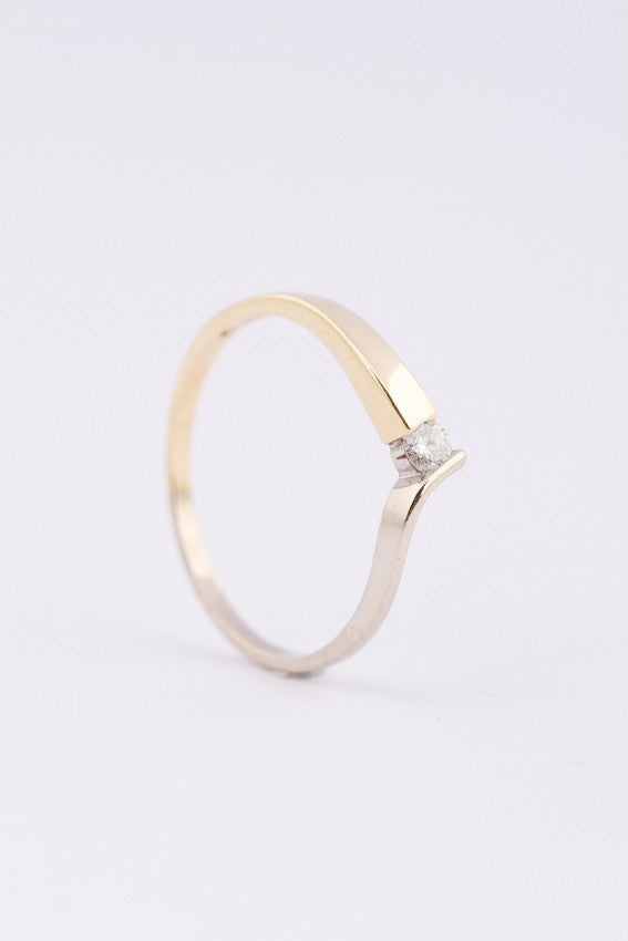 Wit/geel gouden slag ring met een briljant