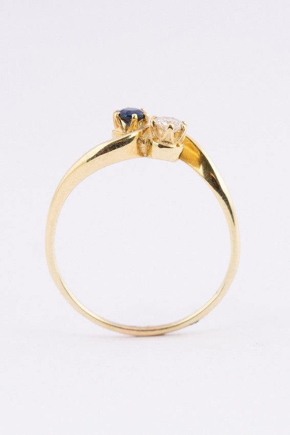 Gouden slag ring met saffier en een briljant