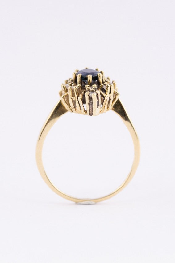 Gouden markies ring met een saffier en diamanten