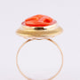 Gouden ring met camée voorstelling uitgesneden uit bloedkoraal