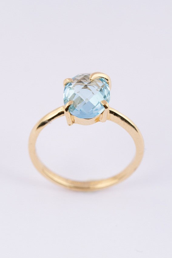 Gouden ring met een topaas