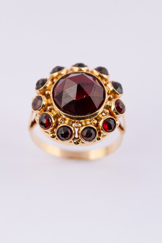 Gouden entourage ring met granaat