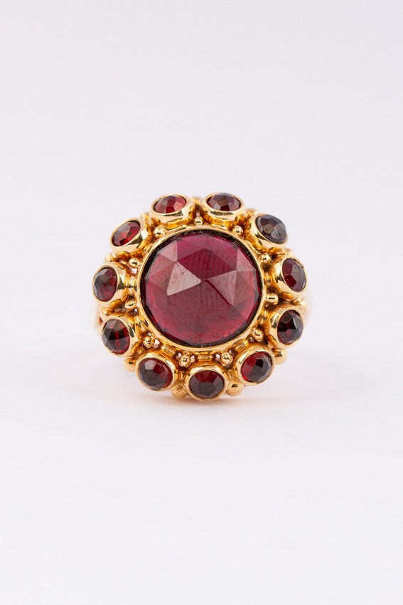 Gouden entourage ring met granaat