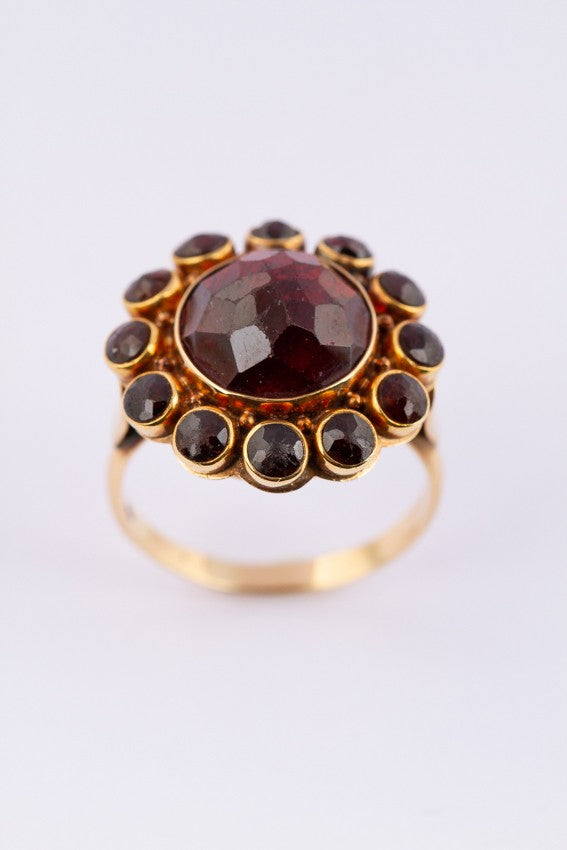 Gouden entourage ring met granaten