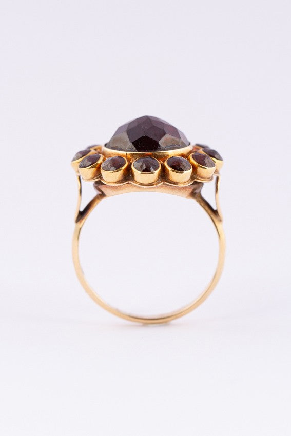 Gouden entourage ring met granaten