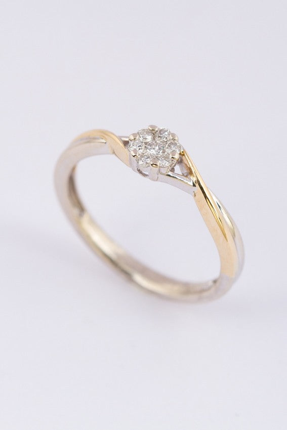 White/yellow gold ring with diamonds set in pavé