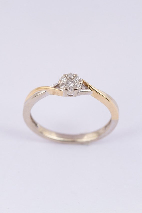 White/yellow gold ring with diamonds set in pavé