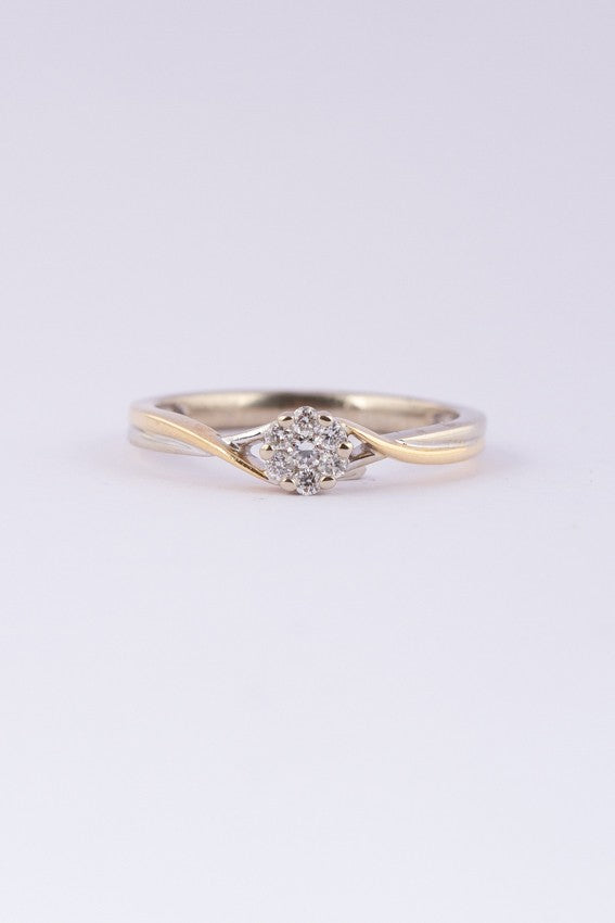 White/yellow gold ring with diamonds set in pavé