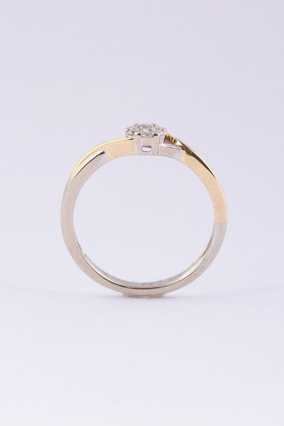 White/yellow gold ring with diamonds set in pavé