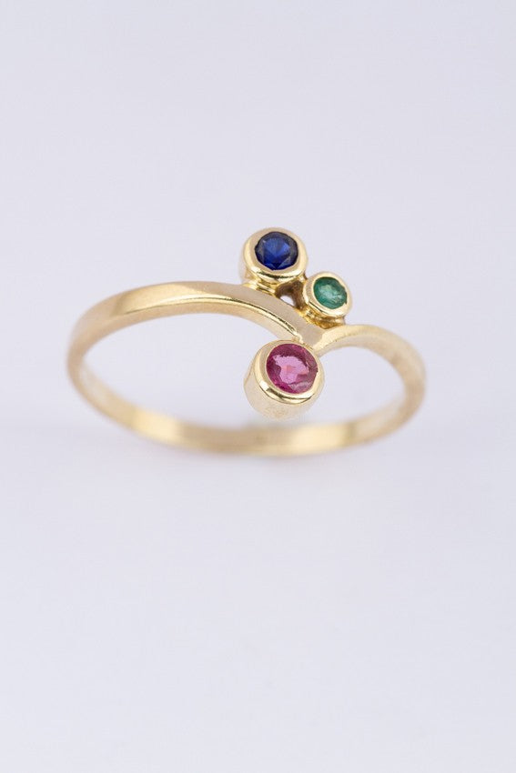 Gold ring with emerald, sapphire and ruby