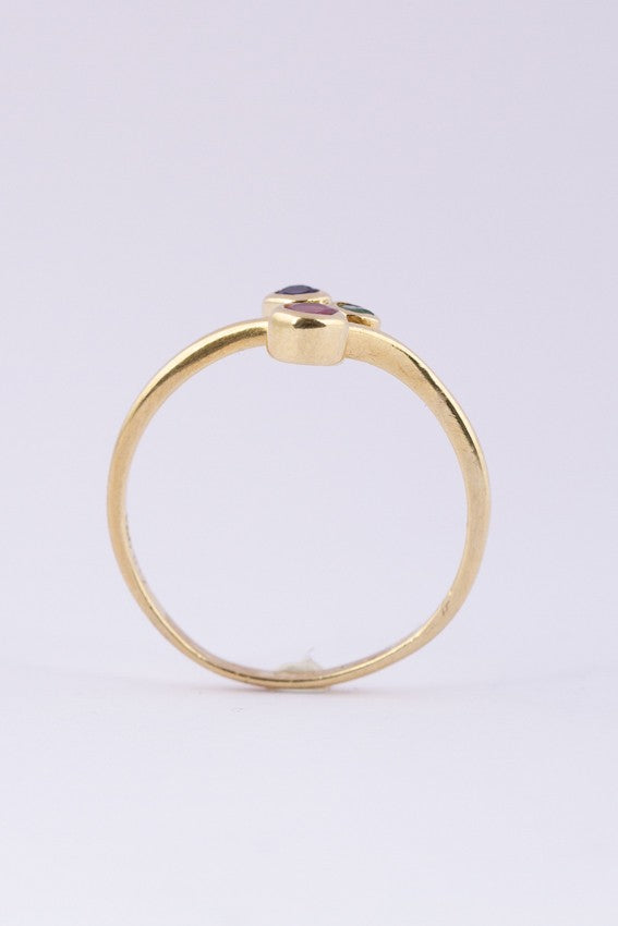 Gouden ring met smaragd, saffier en robijn