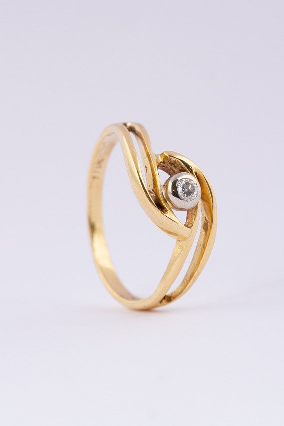 Gouden slag ring met een briljant