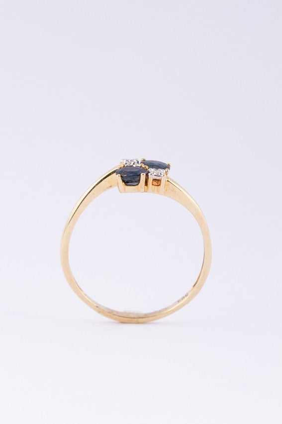 Gouden ring met saffieren en diamanten