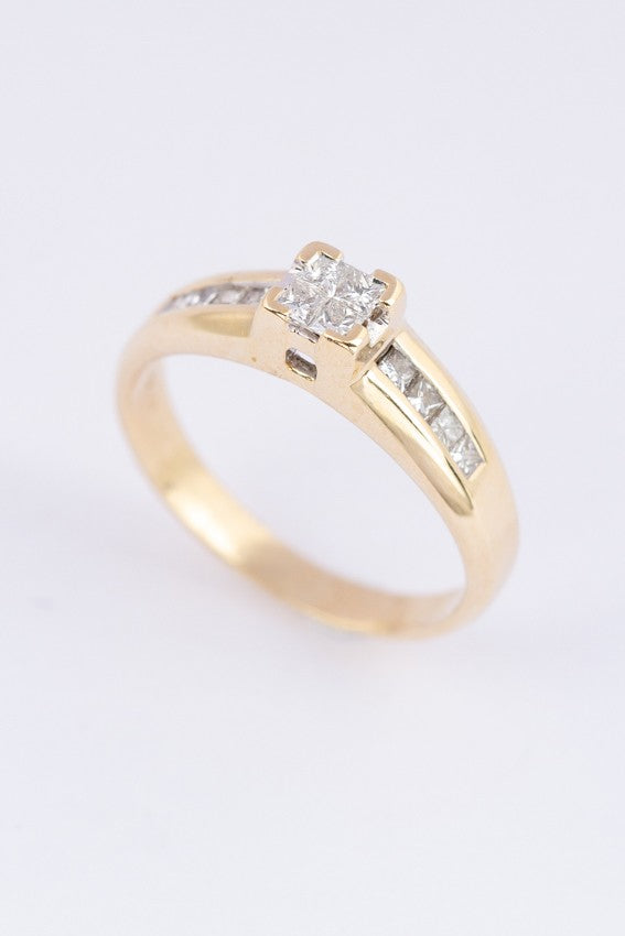 Gold ring with princess cut diamonds