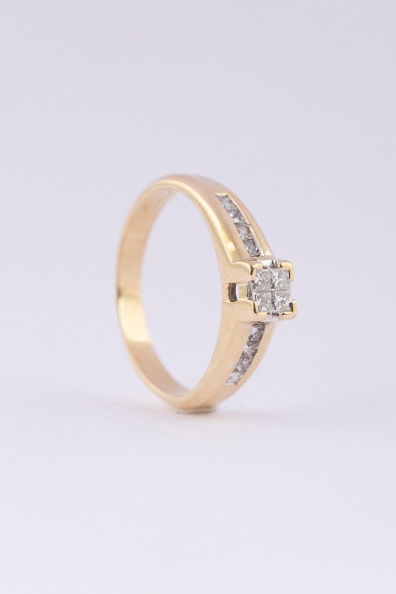 Gold ring with princess cut diamonds