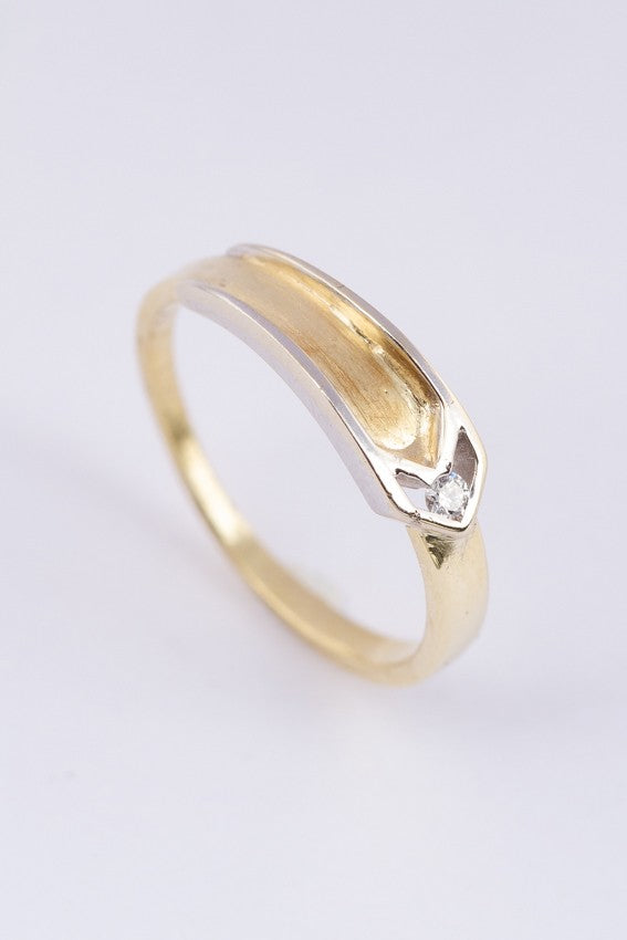 14 carat white/yellow gold ring with a 0.025 ct brilliant