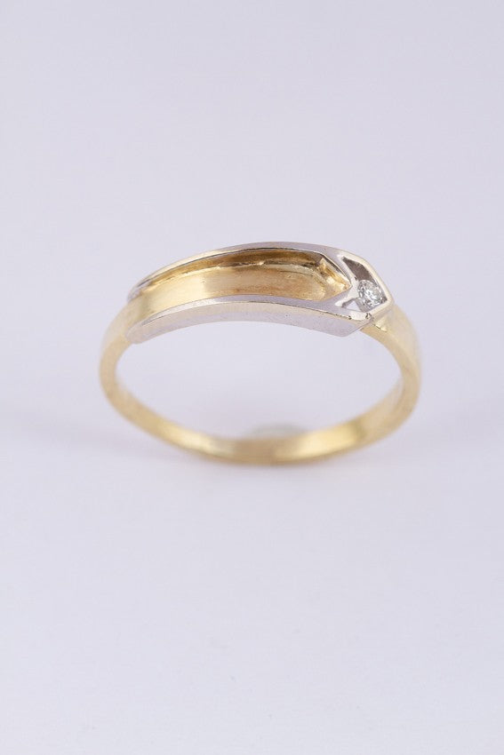 14 carat white/yellow gold ring with a 0.025 ct brilliant