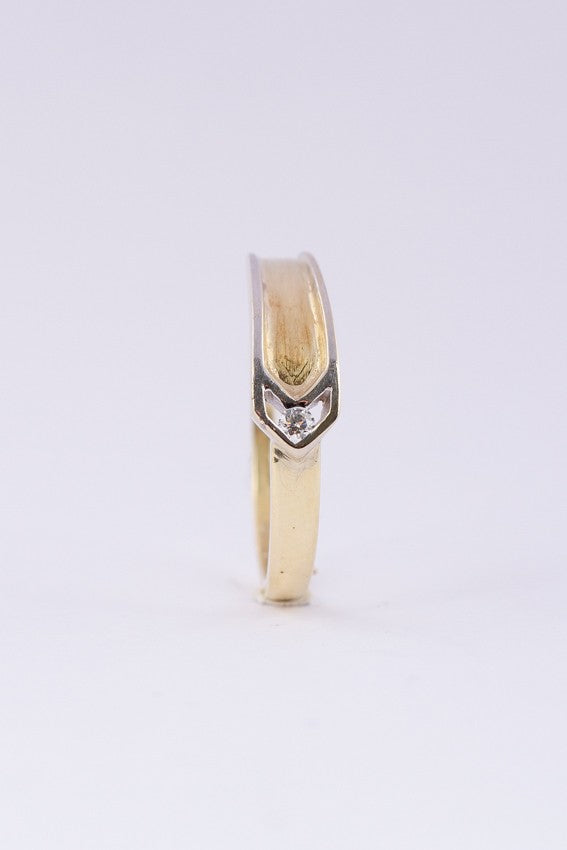 14 carat white/yellow gold ring with a 0.025 ct brilliant