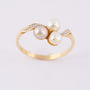 Gold ring with 3 pearls