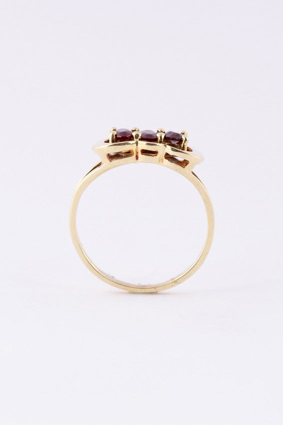 Gold ring with 3 garnets