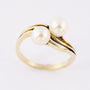 Gold ring with cultured pearls